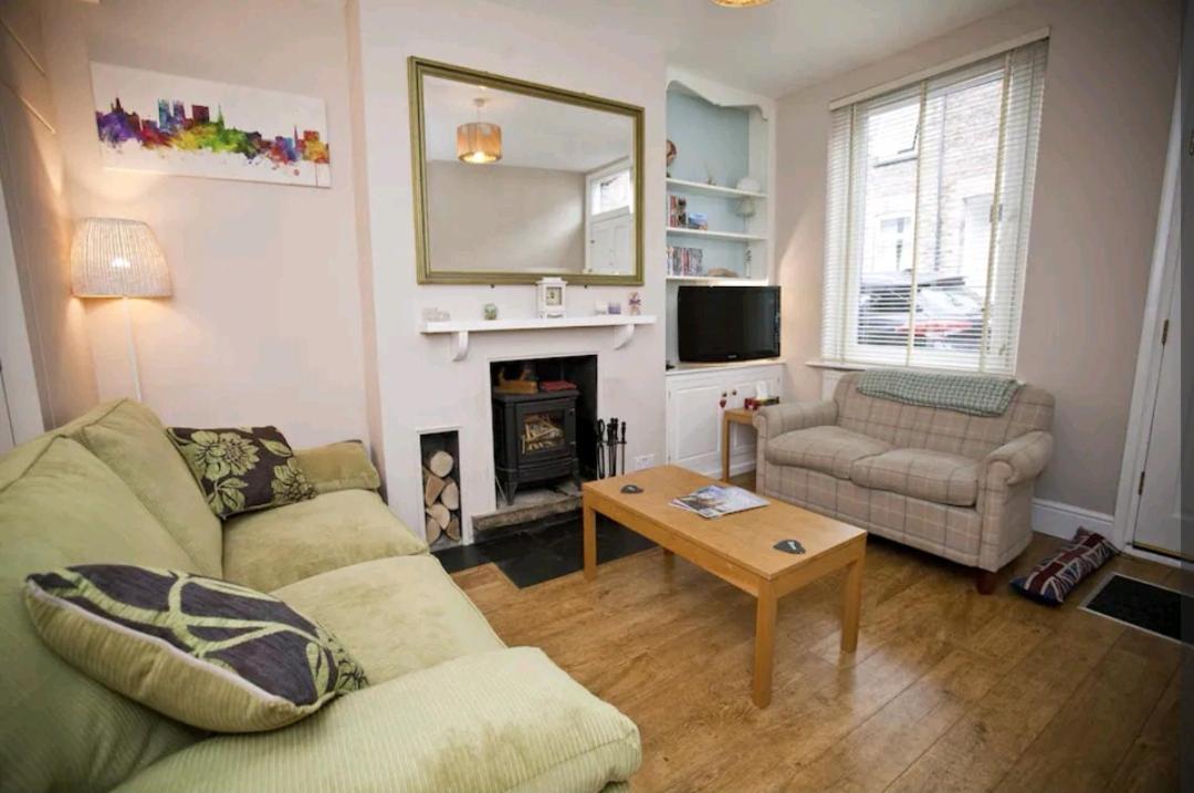 Cosy Little Home Just Outside York City Walls — Photos 1